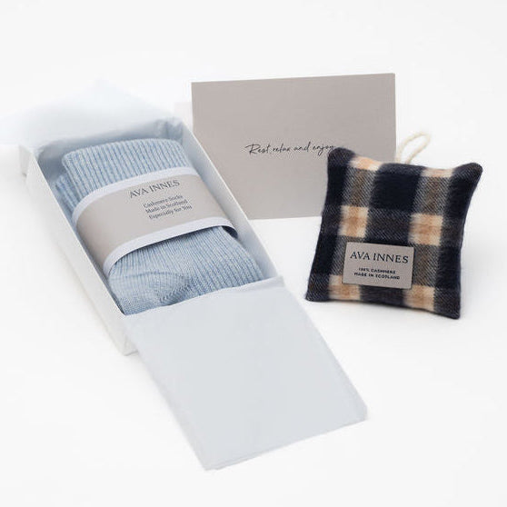 The Relax Cashmere Gift Box For Her