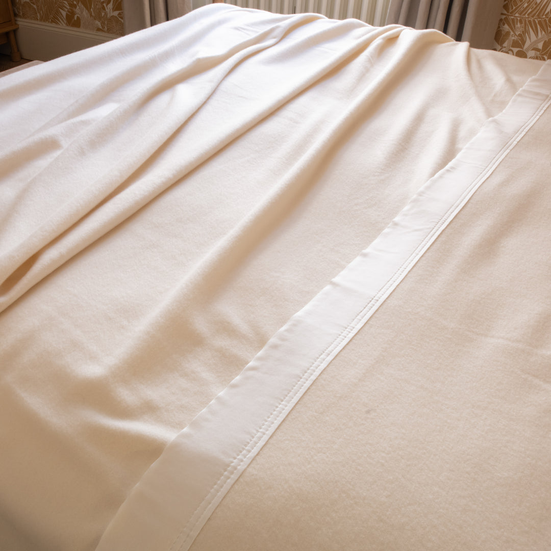 Speyside Cashmere & Silk Bed Blanket