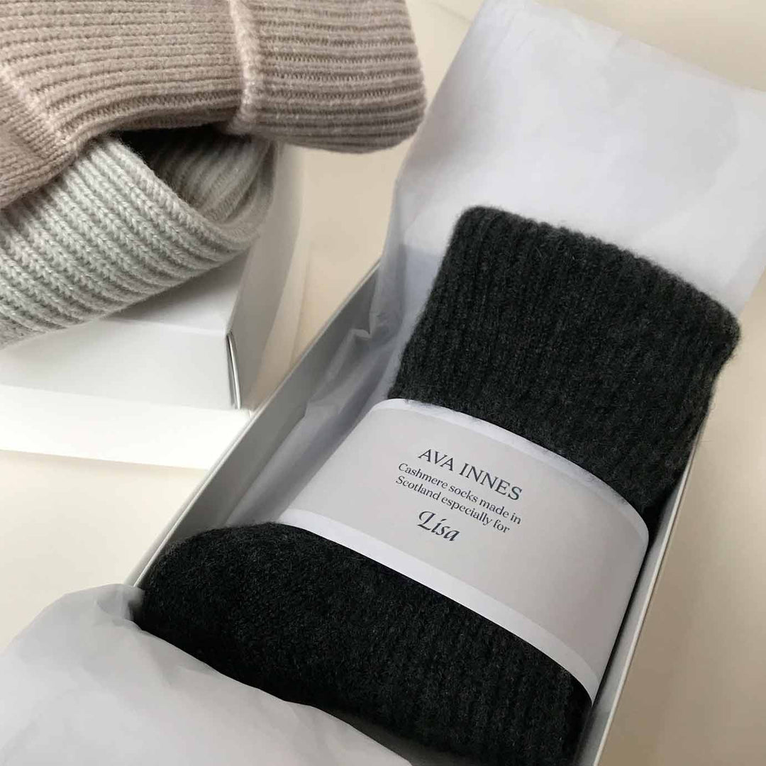 Black Luxury Ribbed Cashmere Socks