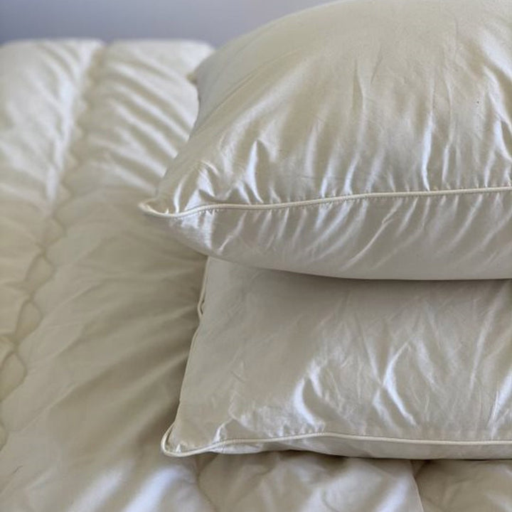 Luxury Year Round Super King Duvet + 2 Medium Firm Wool Pillows Bundle